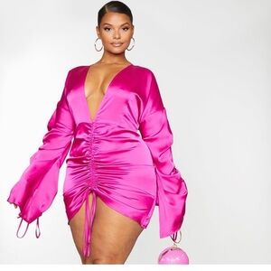 PrettyLittleThing Plus Fuchsia Satin Plunge Ruched Front Dress
 
Size: US14